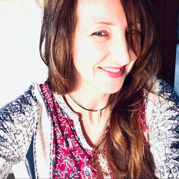 Meet your Posher, Laura - Picture 1 of 10